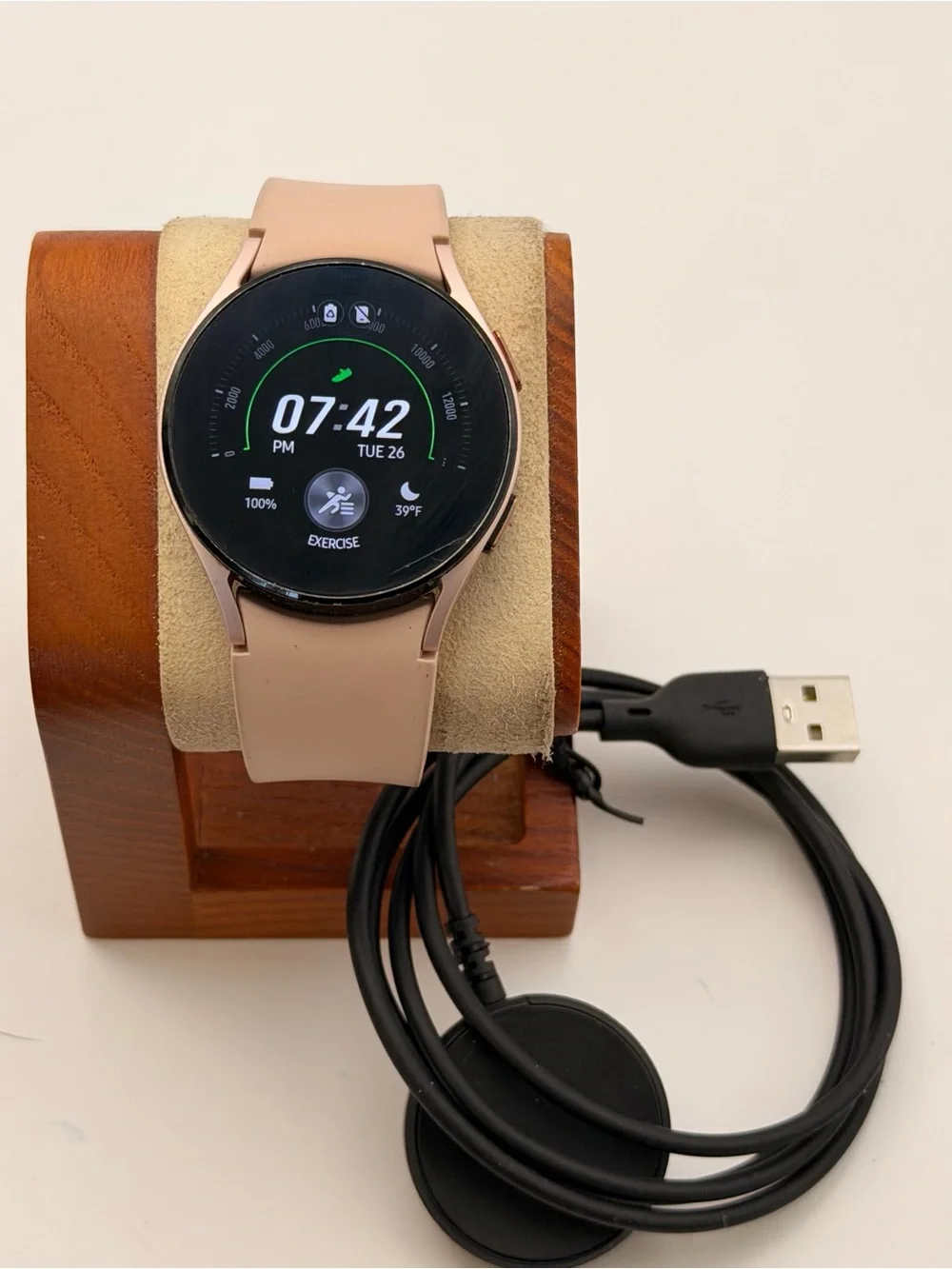 Samsung Galaxy Watch 4, 40mm, Charger included, rose gold & pink, Tested